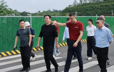 三江新區(qū)（臨港經(jīng)開區(qū)）黨工委委員、南溪經(jīng)開區(qū)管委會主任李勇率隊調(diào)研遠(yuǎn)東股份宜賓智能產(chǎn)業(yè)園